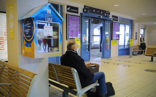 Photo de la boite à livre située a la gare