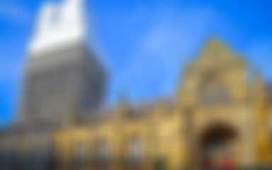 Les éléments de couverture font leur poids : 12 tonnes d’ardoise et 13 d’ornements en plomb.